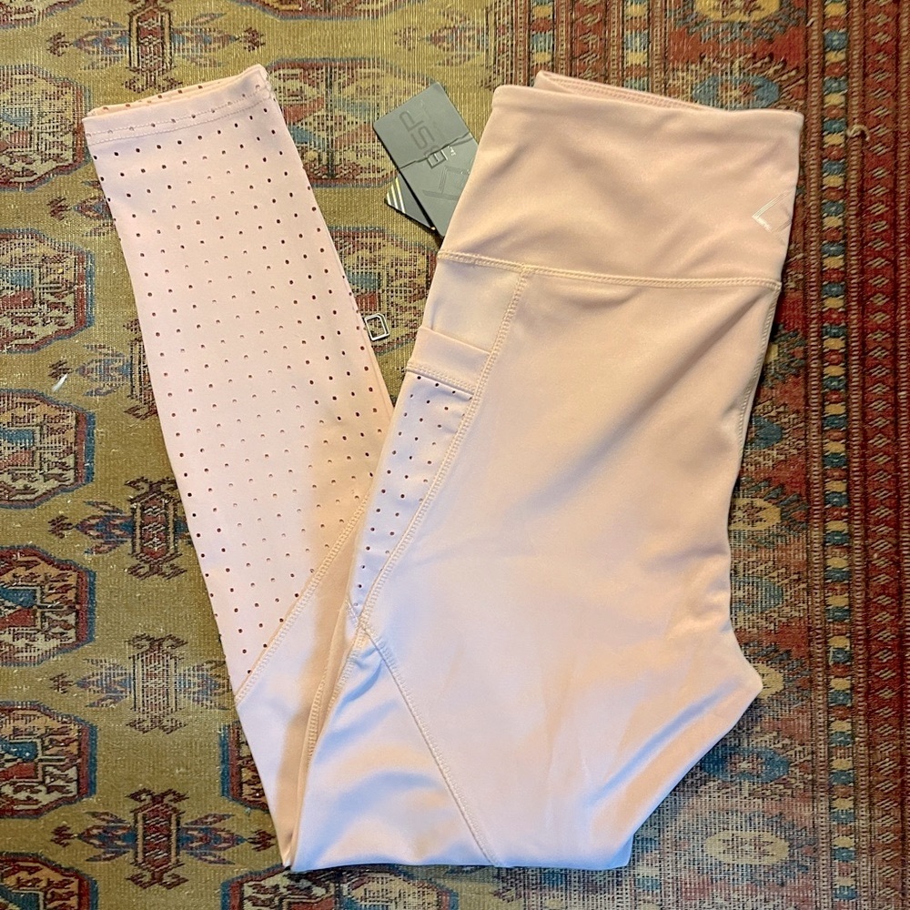 Sz. L Light Pink BSP workout leggings with pockets Never worn NWT!